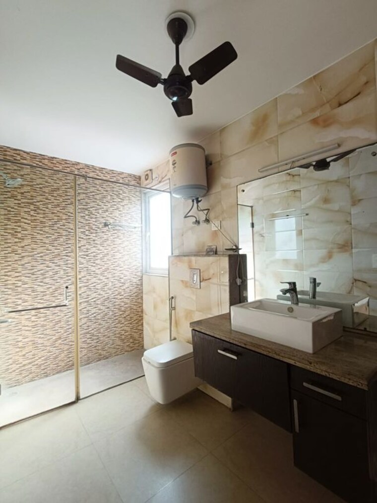 Bathroom, new friends colony 4 Bedroom 500 Sq.Yd. Builder Floor In New Friends Colony Delhi 9994890