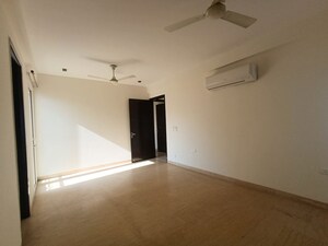 Room in 4 BHK Builder Floor at New Friends Colony – for Rent