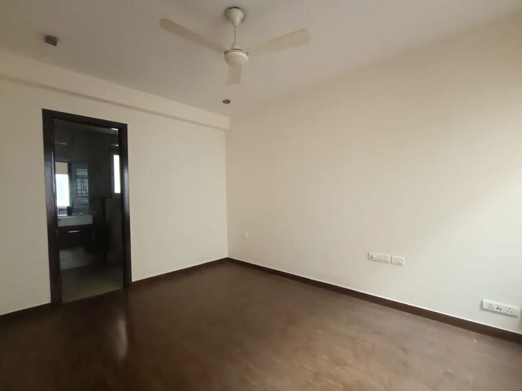 Room, new friends colony 4 Bedroom 500 Sq.Yd. Builder Floor In New Friends Colony Delhi 9994890