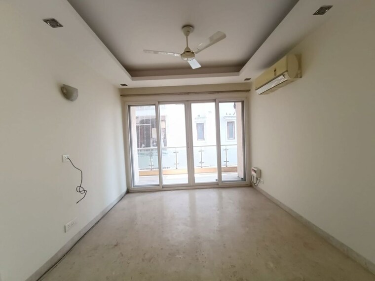 Room, new friends colony 4 Bedroom 500 Sq.Yd. Builder Floor In New Friends Colony Delhi 9994890