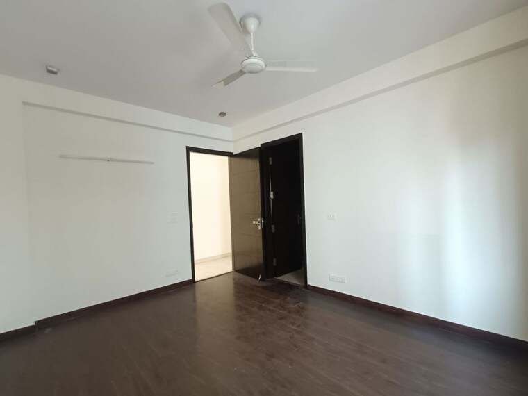 Room, new friends colony 4 Bedroom 500 Sq.Yd. Builder Floor In New Friends Colony Delhi 9994890