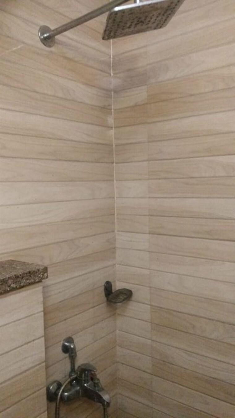 Bathroom, geetanjali enclave 3 Bedroom 500 Sq.Yd. Apartment In Geetanjali Enclave Delhi 9994895