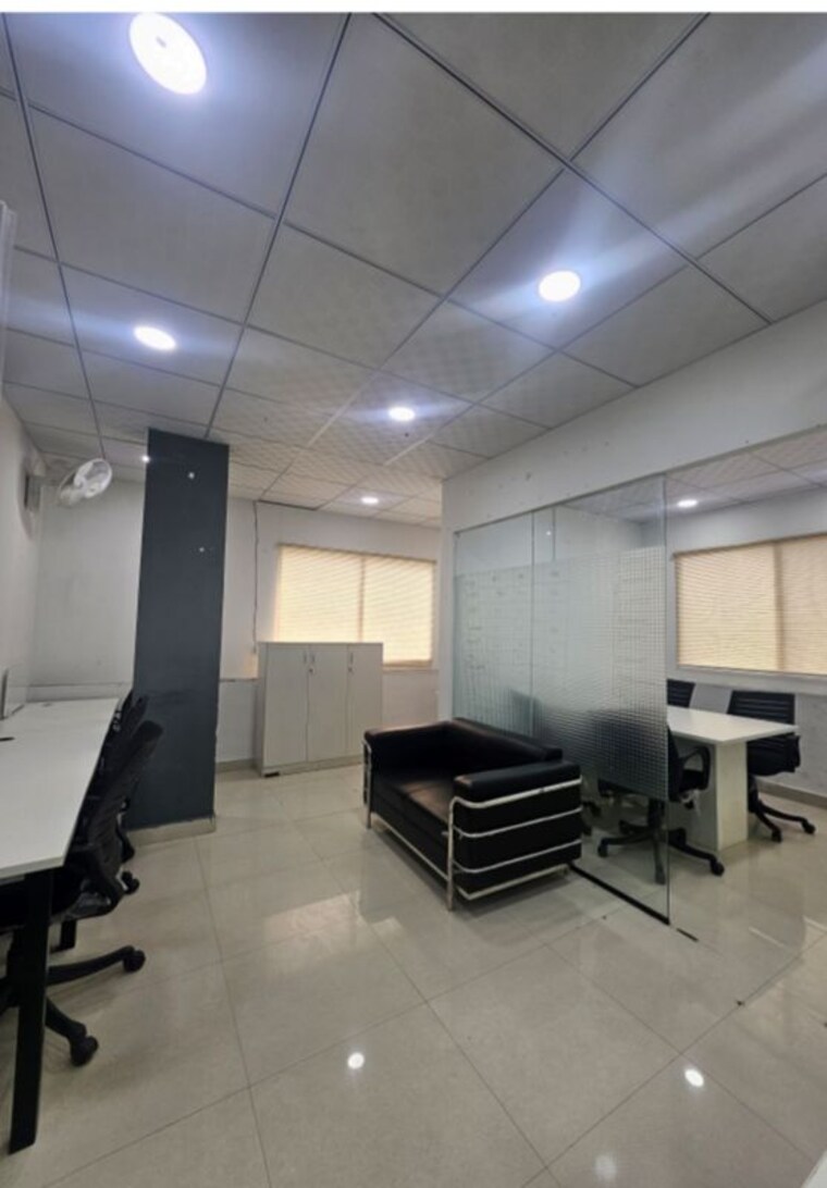Team Area, sector 63 Commercial Office Space 900 Sq.Ft. In Sector 63 Noida 9972356