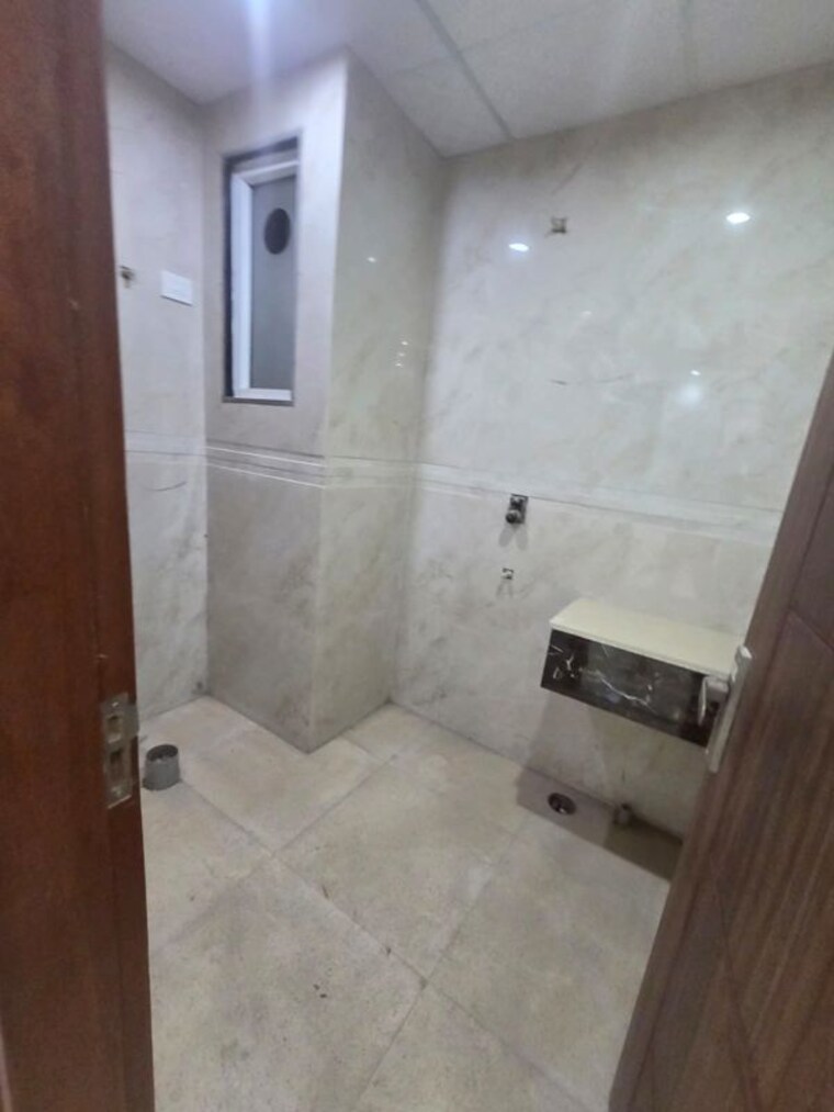 Bathroom, neb sarai 3 Bedroom 1020 Sq.Ft. Builder Floor In Neb Sarai Delhi 9994922
