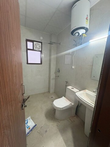 Bathroom in 1 BHK Builder Floor at Sector 52 – for Rent