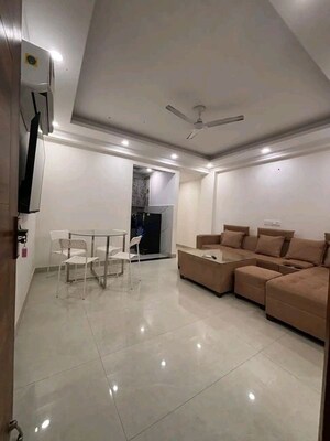 Room in 2 BHK Apartment at Palm Residency Chhatarpur, Chattarpur – for Rent