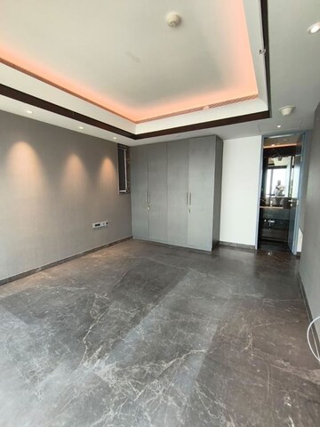 Room in 5 BHK Apartment at Lodha Trump Tower, Worli – for Rent