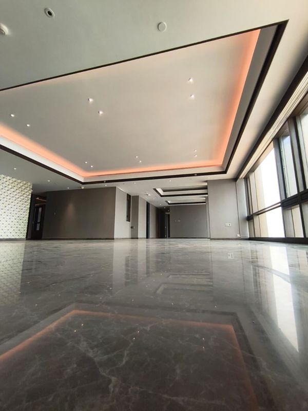 5 BHK + Pooja Room,Servant Room Apartment For Rent in Lodha Trump Tower