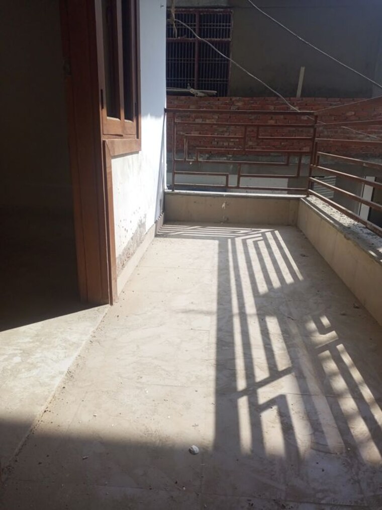 Balcony, sector 72 3 Bedroom 1350 Sq.Ft. Builder Floor In Sector 72 Noida 9995004