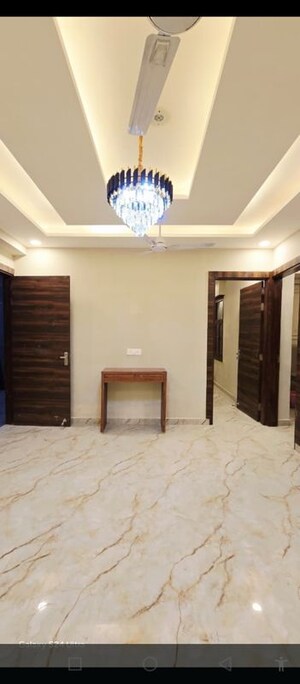 Room in 3 BHK Builder Floor at Sector 72 – for Sale