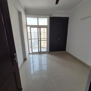 Room in 2 BHK Apartment at Amrapali Silicon City, Sector 76 – for Sale