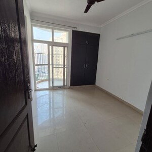 Room in 2 BHK Apartment at Amrapali Silicon City, Sector 76 – for Sale