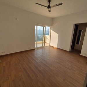 Room in 2 BHK Apartment at Amrapali Silicon City, Sector 76 – for Sale