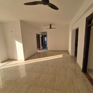 Room in 2 BHK Apartment at Amrapali Silicon City, Sector 76 – for Sale