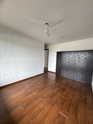 Room in 3 BHK Apartment at Wadhwa The Address Boulevard, Ghatkopar West – for Sale