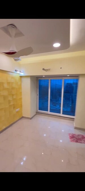 Room in 2 BHK Apartment at Dynamic Panchsheel Heights, Kandivali West – for Rent