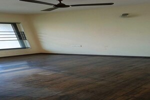 Room in 2.5 BHK Apartment at Kalpataru Aura, Ghatkopar West – for Sale