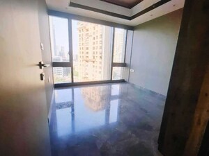 Room in 4 BHK Apartment at Lodha Trump Tower, Worli – for Rent