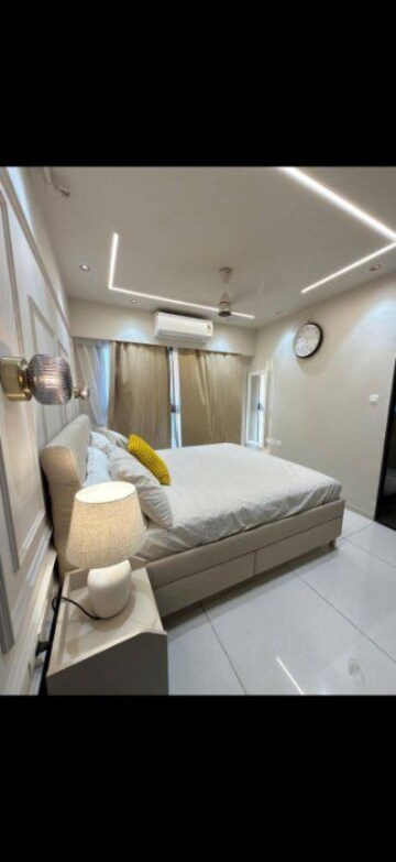 Bedroom in 2 BHK Apartment at Vile Parle East – for Rent