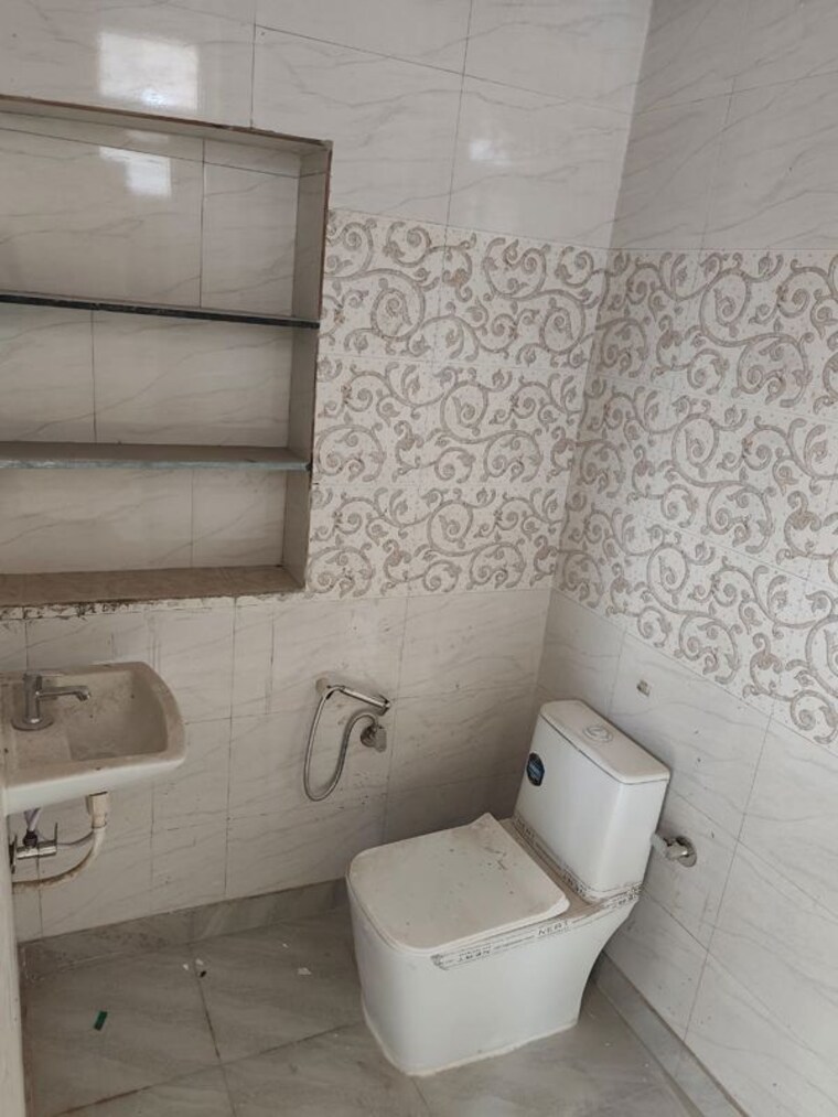 Bathroom, saya-gold-avenue 3 Bedroom 1795 Sq.Ft. Apartment In Vaibhav Khand Ghaziabad 9995096