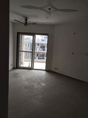 Room in 3 BHK Apartment at Saya Gold Avenue, Vaibhav Khand – for Sale