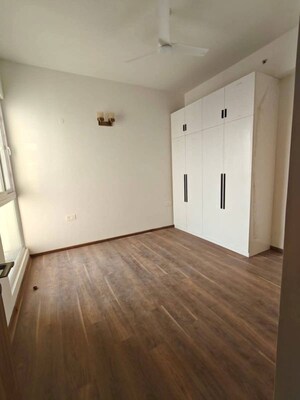 Room in 3 BHK Apartment at Emaar The Palm Drive-The Premier Terraces, Sector 66 – for Rent