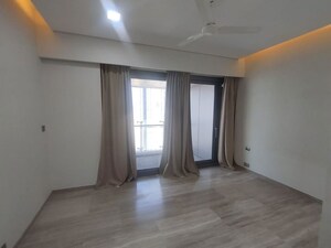 Room in 4 BHK Apartment at Lodha World Crest, Worli – for Rent