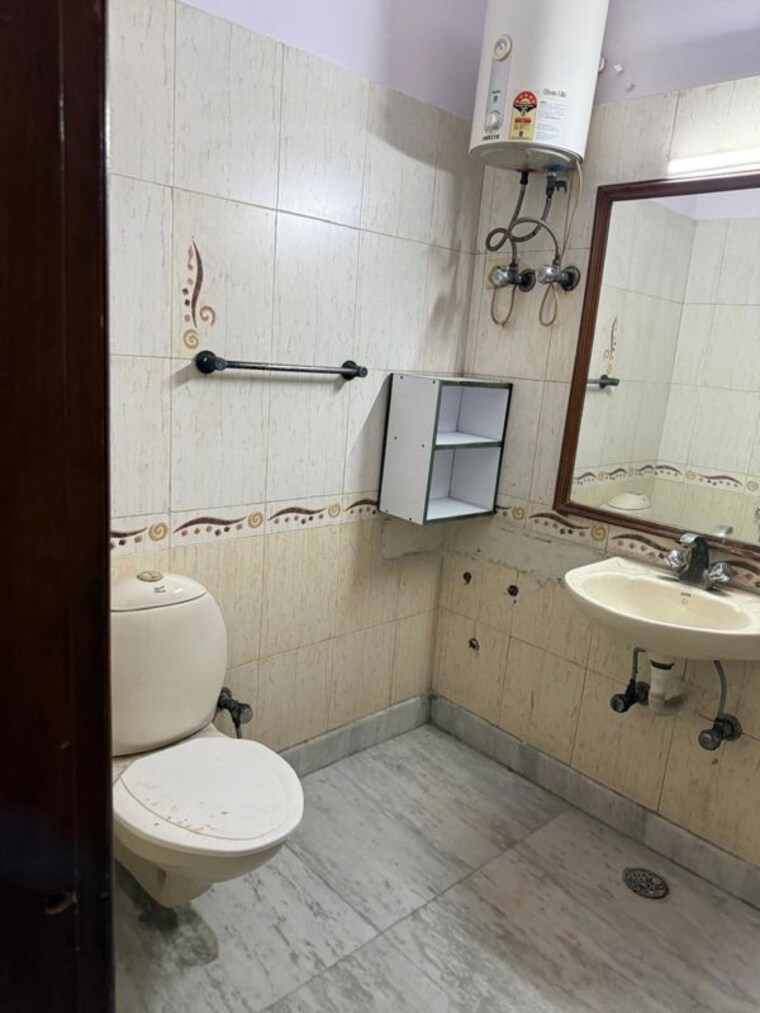 Bathroom, rwa-apartments-sector-51 4 Bedroom 450 Sq.Mt. Independent House In Sector 51 Noida 9995172