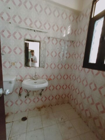 Bathroom in 3 BHK Apartment at Sagar Presidency, Sector 50 – for Rent
