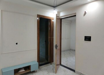 Building Lobby in 3 BHK Apartment at Hazratganj – for Rent