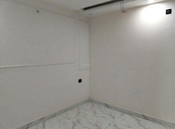 Room in 3 BHK Apartment at Hazratganj – for Rent