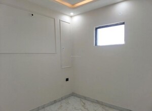 Room in 3 BHK Apartment at Hazratganj – for Rent