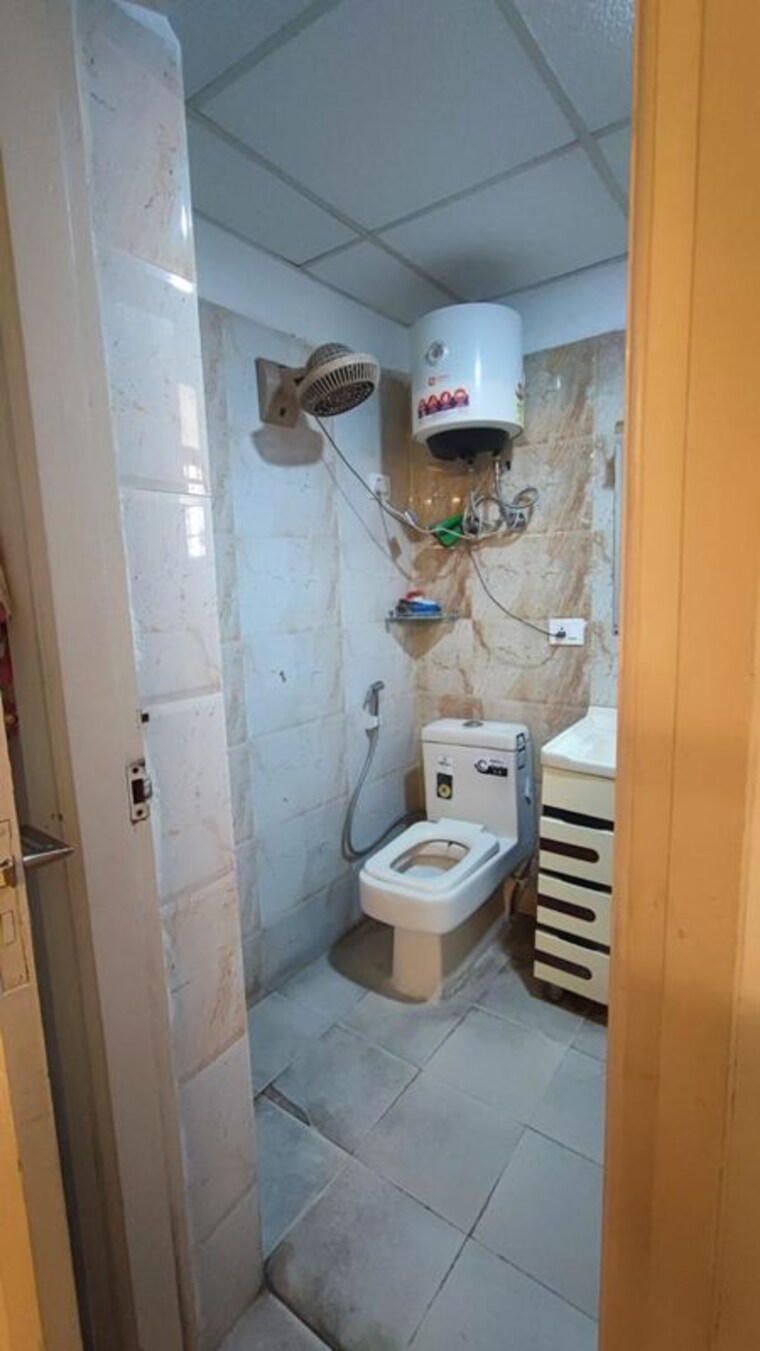 Bathroom, ajnara-le-garden 2 Bedroom 995 Sq.Ft. Apartment In Sector 16b Greater Noida Greater Noida 9991094