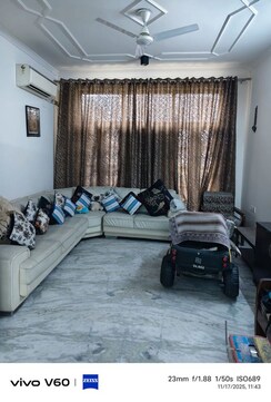 3 BHK + Pooja Room Independent House For Rent in RWA Apartments Sector 52