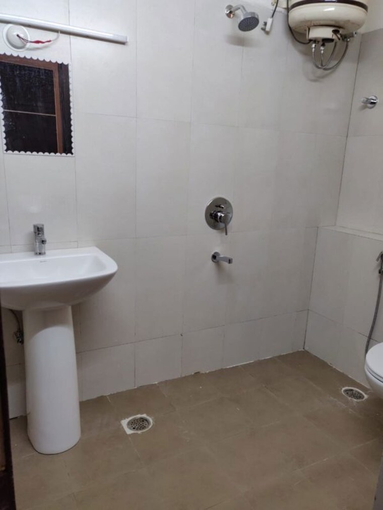 Bathroom, aditya-capitol-heights 3 Bedroom 1675 Sq.Ft. Apartment In Hi Tech City Hyderabad 9995185