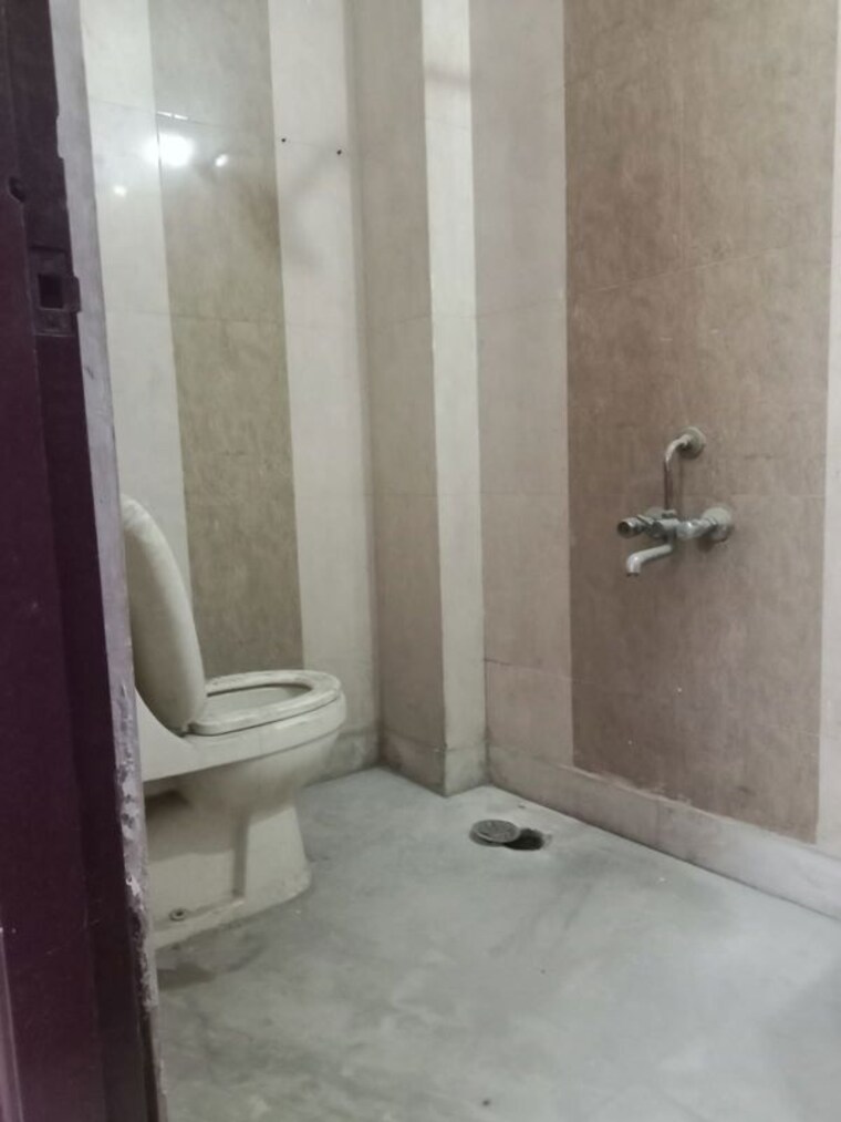 Bathroom, neb sarai 2 Bedroom 850 Sq.Ft. Builder Floor In Neb Sarai Delhi 9995219
