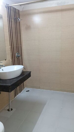 Staircase in 3.5 BHK Apartment at Amrapali Sapphire, Sector 45 – for Rent