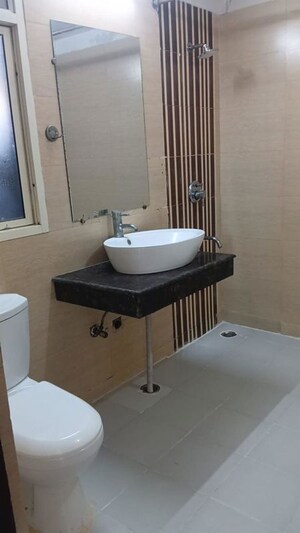 Team Area in 3.5 BHK Apartment at Amrapali Sapphire, Sector 45 – for Rent