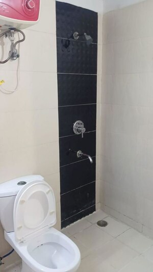 Bathroom in 3.5 BHK Apartment at Amrapali Sapphire, Sector 45 – for Rent