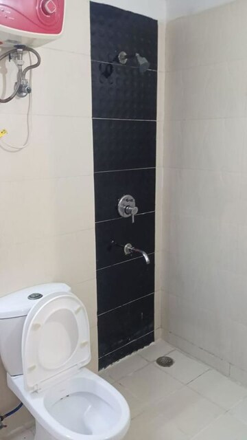 Bathroom in 3.5 BHK Apartment at Amrapali Sapphire, Sector 45 – for Rent