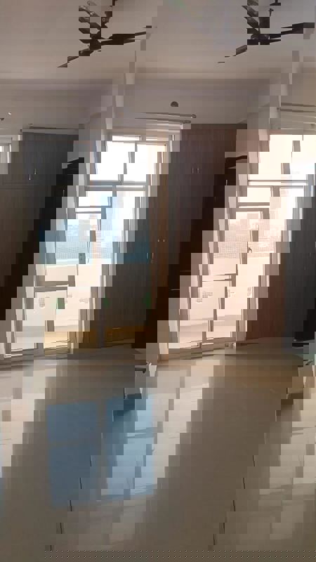 3.5 BHK + Servant Room 1750 Sq.Ft. Apartment in Amrapali Sapphire