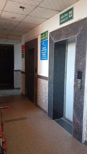 Building Lobby in 3.5 BHK Apartment at Amrapali Sapphire, Sector 45 – for Rent