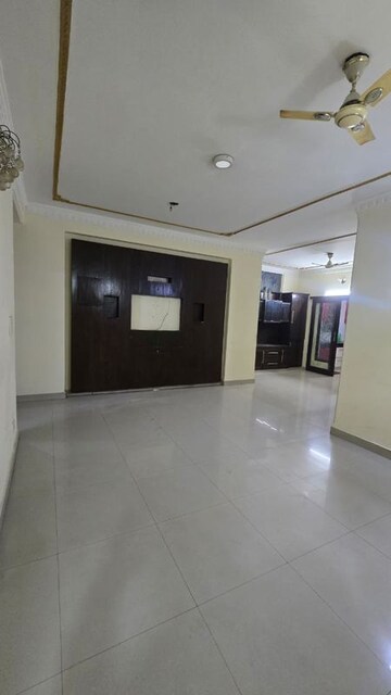 Room in 3.5 BHK Apartment at Gulmohar Garden, Sector 44 – for Rent