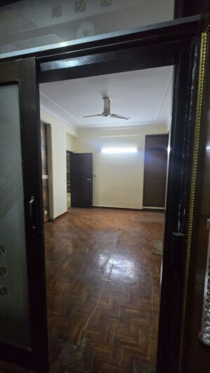 Bathroom in 3.5 BHK Apartment at Gulmohar Garden, Sector 44 – for Rent