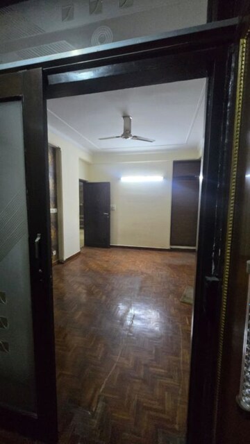 Bathroom in 3.5 BHK Apartment at Gulmohar Garden, Sector 44 – for Rent