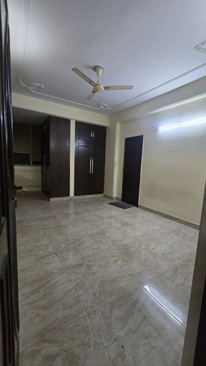 Room in 3.5 BHK Apartment at Gulmohar Garden, Sector 44 – for Rent