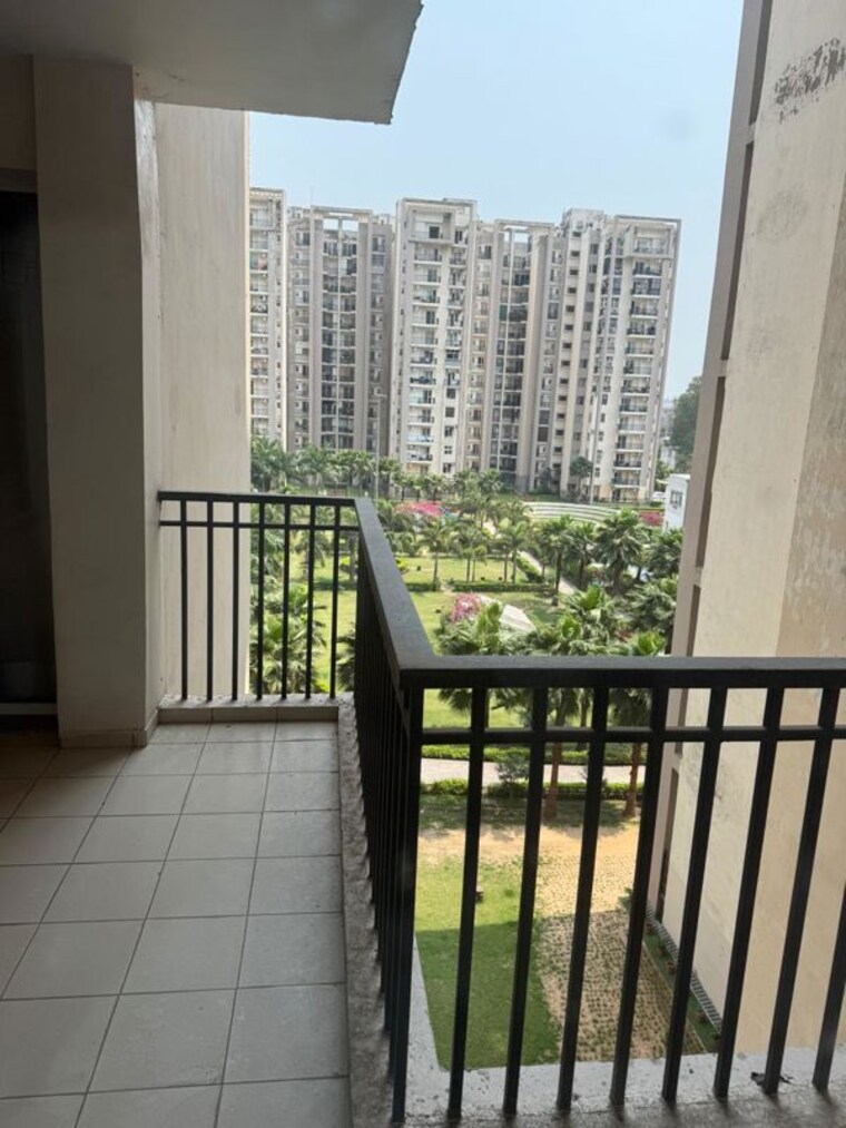 Balcony, motiaz-royal-citi 3 Bedroom 1910 Sq.Ft. Apartment In Ambala Highway Zirakpur 9995285