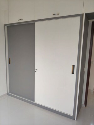 Room in 3 BHK Apartment at Amanora Elivate Tower, Hadapsar – for Rent