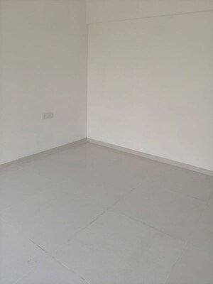 Room in 3 BHK Apartment at Amanora Elivate Tower, Hadapsar – for Rent