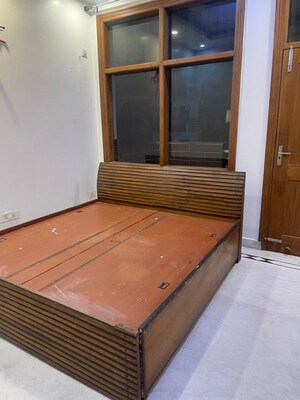 Room in 3 BHK Independent House at Tulip Mall, Sector 46 – for Rent